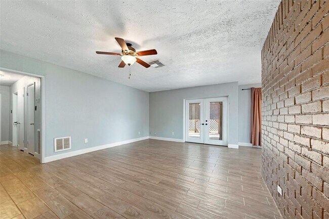 Foto del edificio - 5231 Wickview Ln