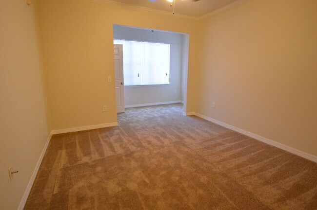 Foto del edificio - TAMPA: 2 bed/ 2bath condo on 2nd floor in ...