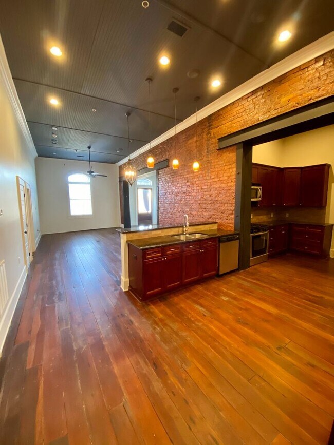 Foto del edificio - Beautiful 2BR/2BA Loft in Downtown Opelika