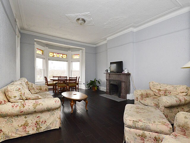 Foto principal - 628 S Racine Ave