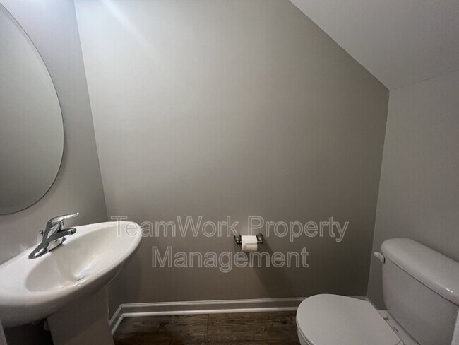 Foto del edificio - 532 Truman Dr