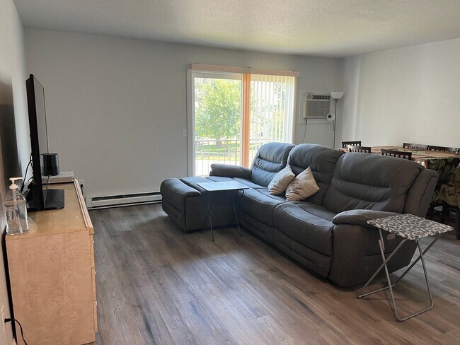 Foto del edificio - Charming Heights Condo- Half off first months rent!