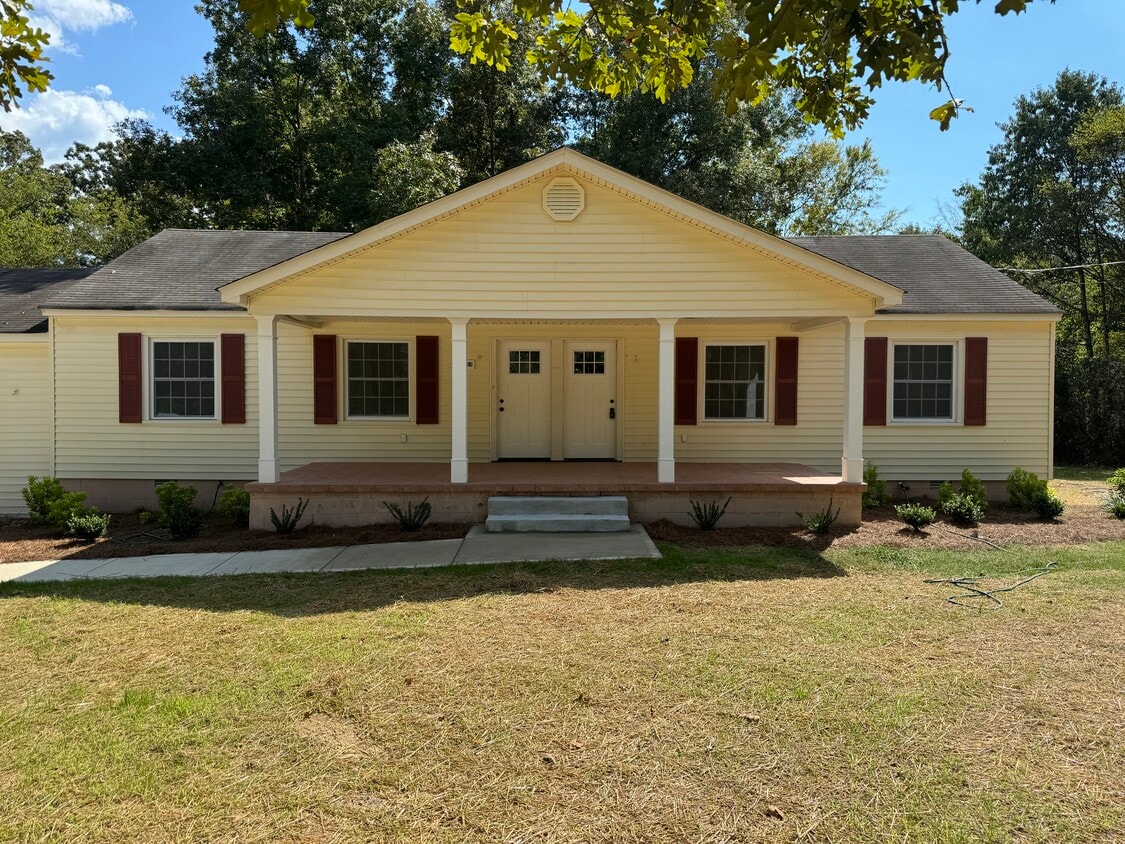 Primary Photo - 4389 Old Summerville Rd
