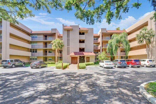 Building Photo - 1931 Sabal Palm Dr