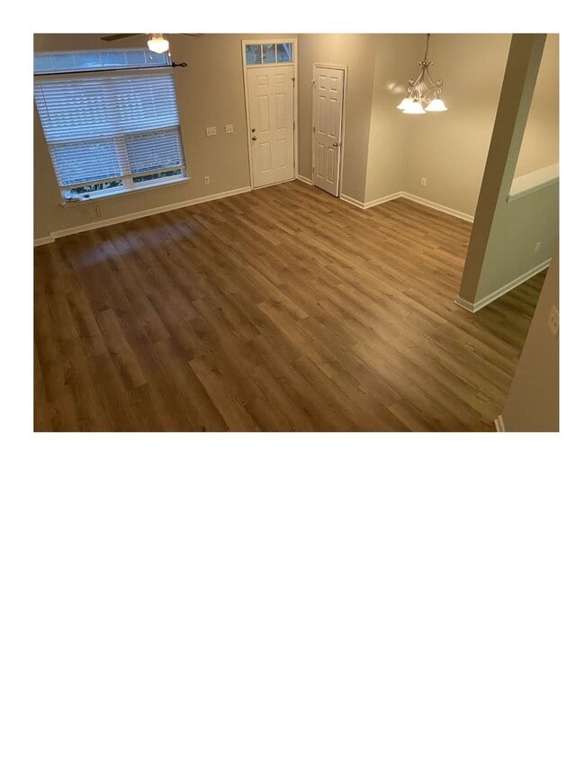 Building Photo - Water Included!  Nice and Spacious 3 Bedro...