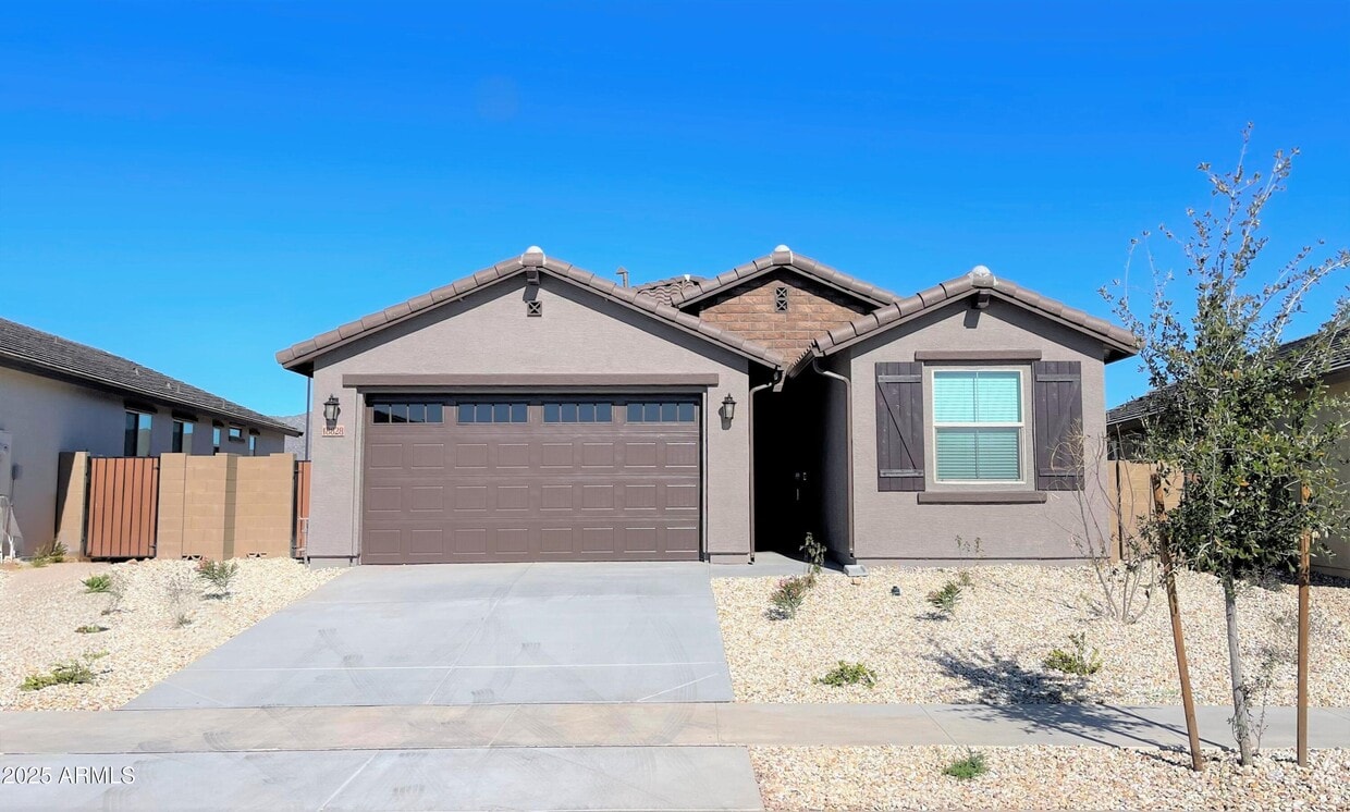 Foto principal - 18828 W Canterbury Dr