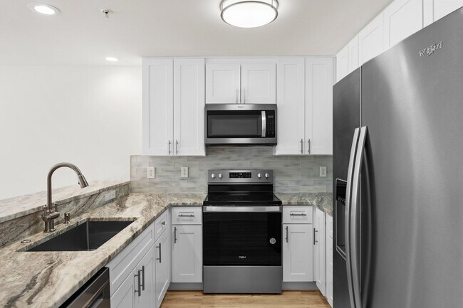 Building Photo - Upgraded First-Floor Condo in Old Bay Village – Located in Destin close to the Bay, Harbor and Be...