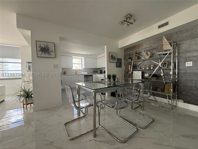 Foto del edificio - 5555 Collins Ave