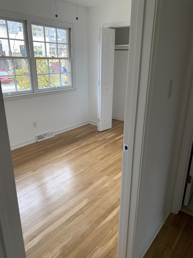 Foto del edificio - 3415 Sutherland Dr