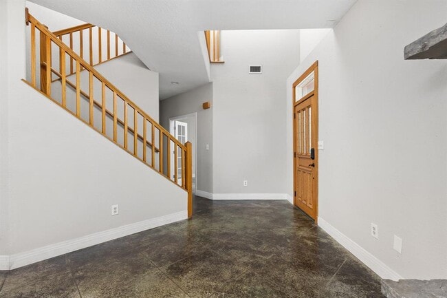 Building Photo - 2203 Lindell Ave