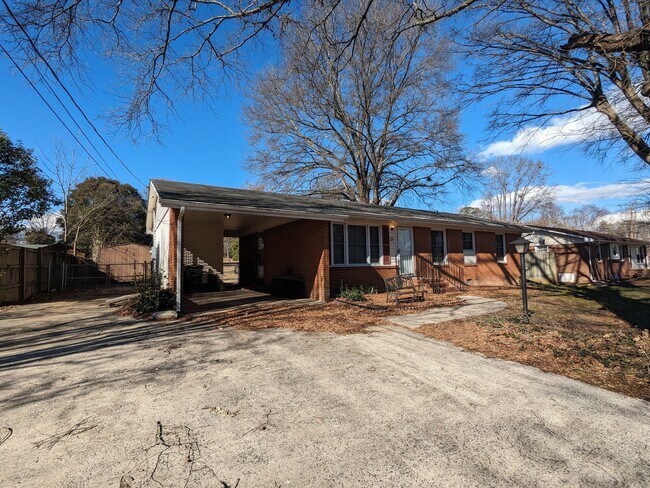 Building Photo - 25 Fleetwood Dr SW