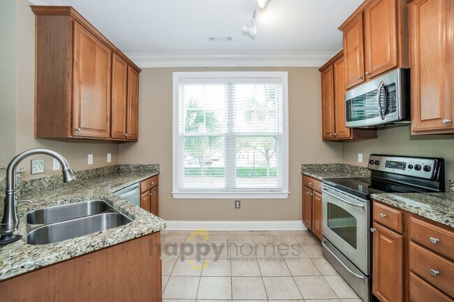 Foto del edificio - Stunning 2BR/2BA Condo in the Heart of Mt. Pleasant
