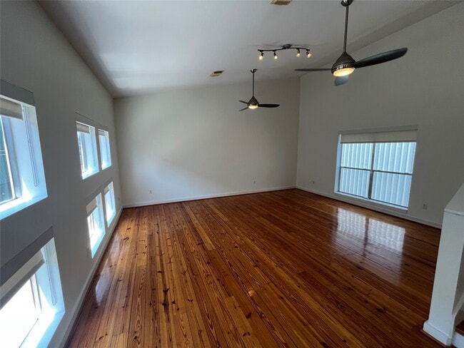 Building Photo - 1315 Buckner St