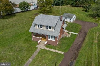 Building Photo - 1075 S County Line Rd