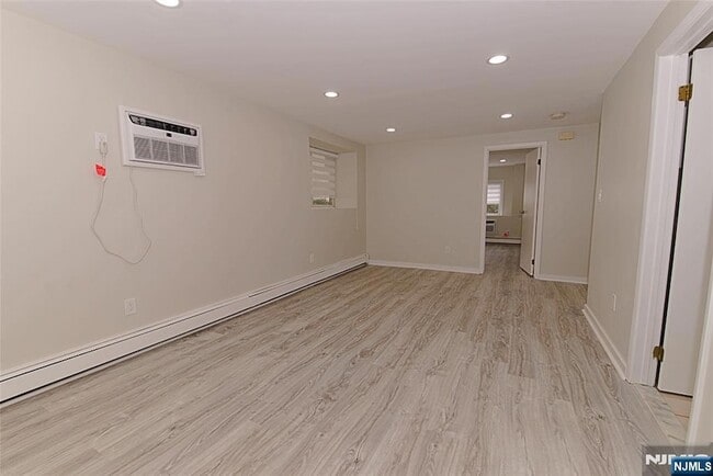 Building Photo - 380 Undercliff Ave