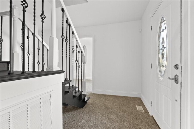 Foto del edificio - Room in House on Carlton Ave