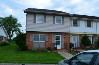 Building Photo - 213 Pelham Dr