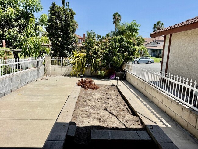 Foto del edificio - 3466 Siskiyou Cir