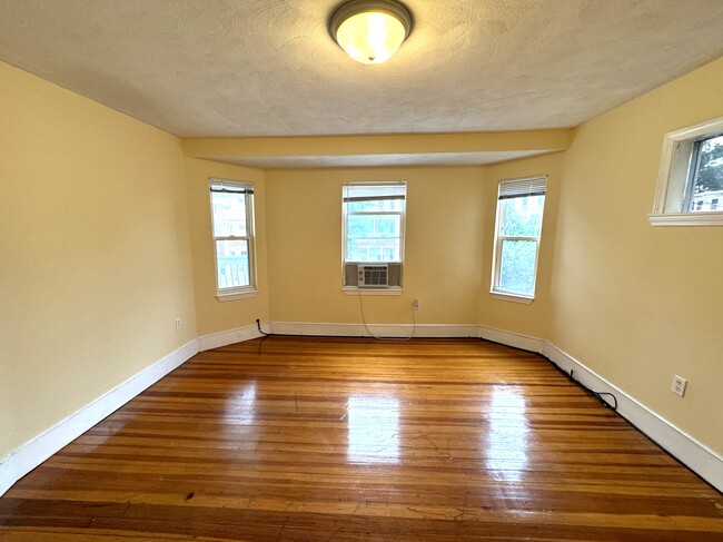 Building Photo - 4057 Washington St