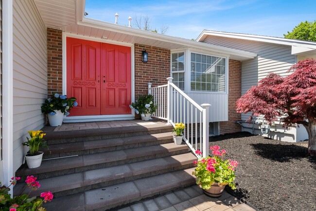 Front - 4 Hillside Ave