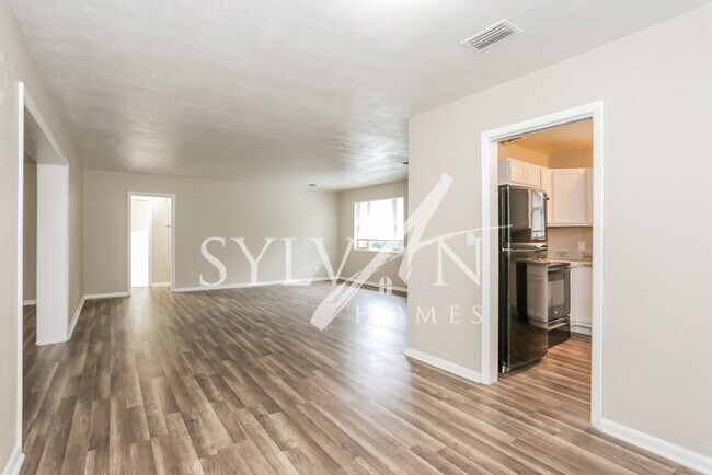Building Photo - Carve Out a Great Life Here!