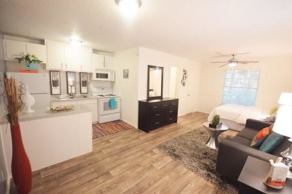 Foto del edificio - 1300 Parker Ln