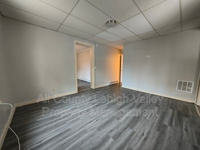 Building Photo - 114 S 8th St