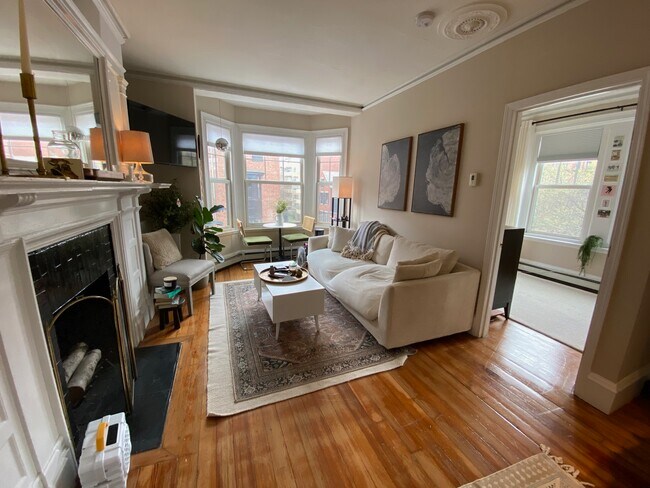 Building Photo - 92 Pinckney St