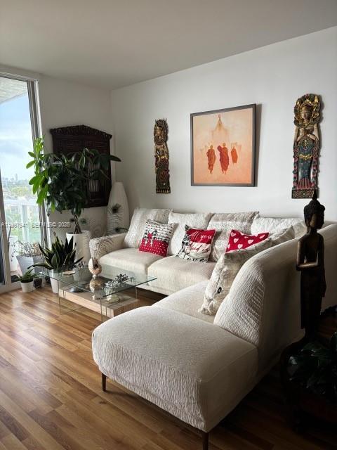 Foto del edificio - 5077 NW 7th St