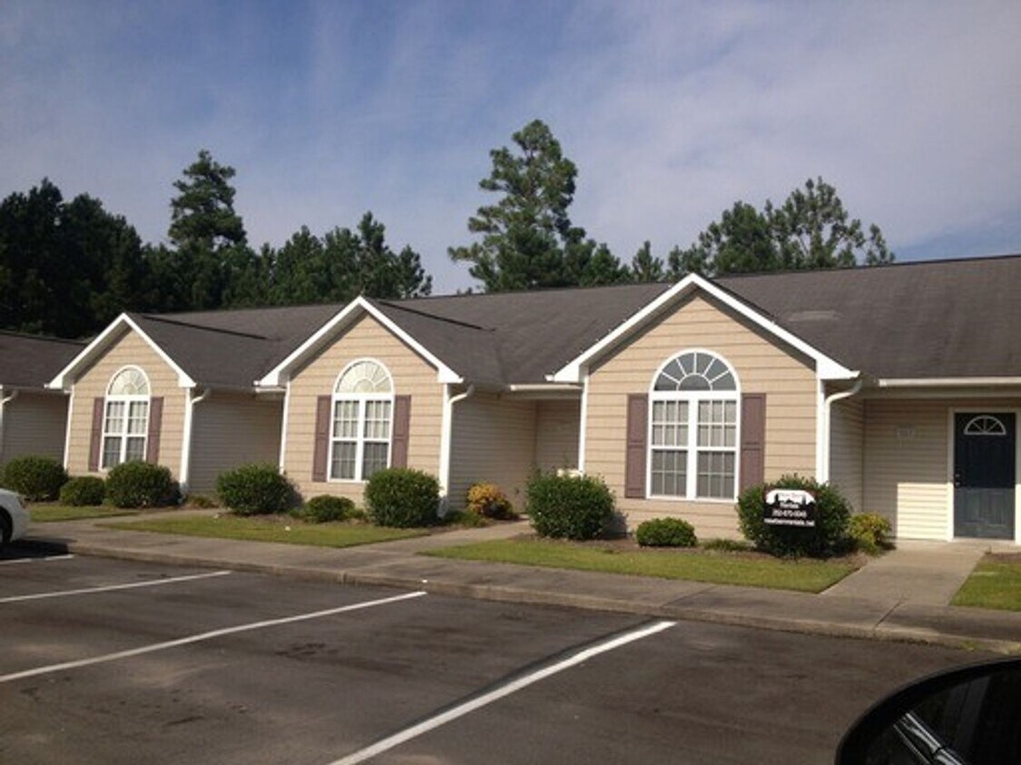 Foto principal - $800 2br/2ba Paddock Place Apartment