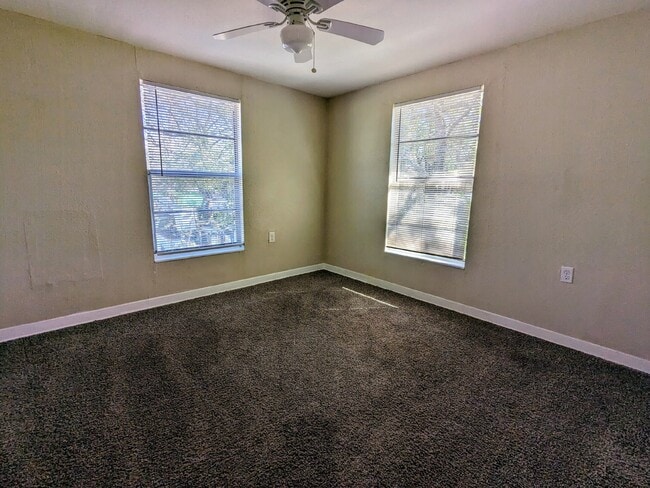 Building Photo - "Charming 3 Bed Duplex for Rent in Jackson...