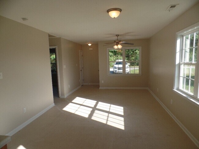 Building Photo - 113 Simmental Ln