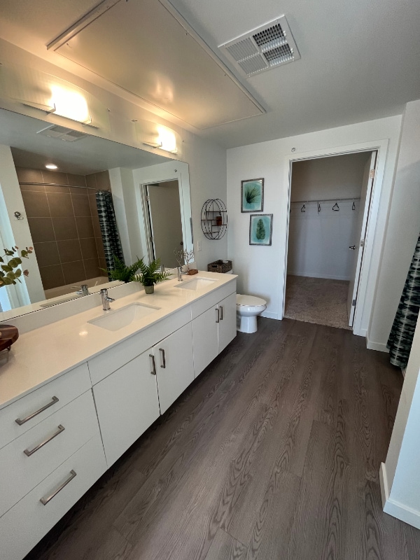 Building Photo - 2180 S Colorado Blvd