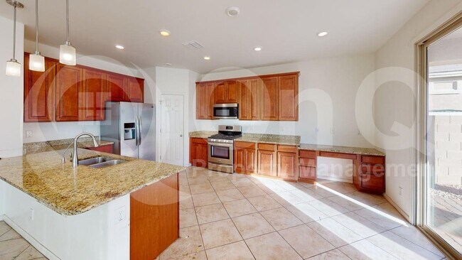 Foto del edificio - 3051 E Balsam Dr