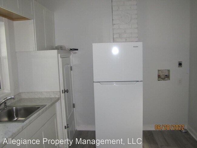 Building Photo - 2 br, 1 bath House - 1 Ross Ct.