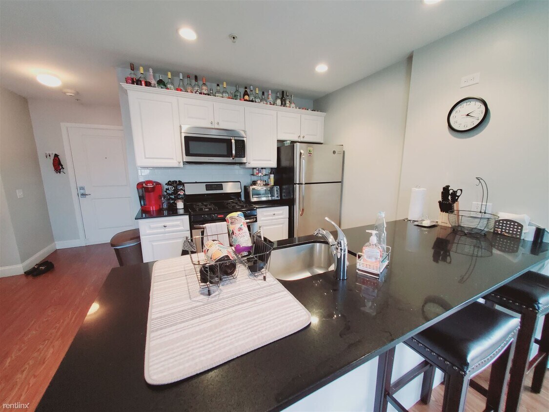 Foto principal - 2 br, 2 bath Condo - 947 Hope St Apt 403