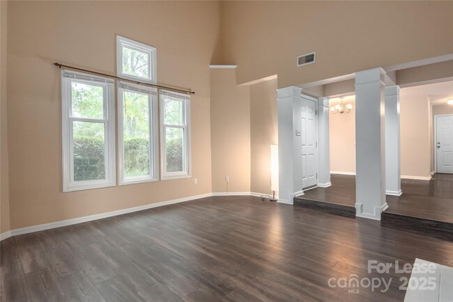 Foto del edificio - 9205 Ravenwing Dr