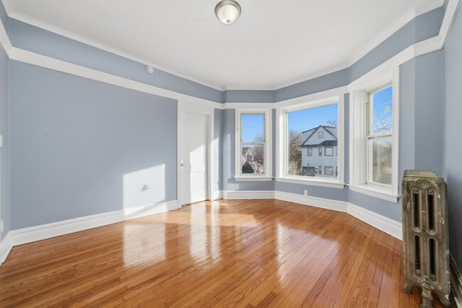 Foto del edificio - 7442 S Langley Ave