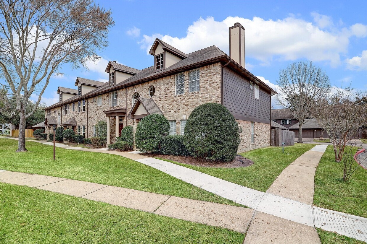Primary Photo - 2102 Gemini St