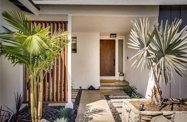 Building Photo - Newly upgraded 3 bed 2 bath unit in Huntin...