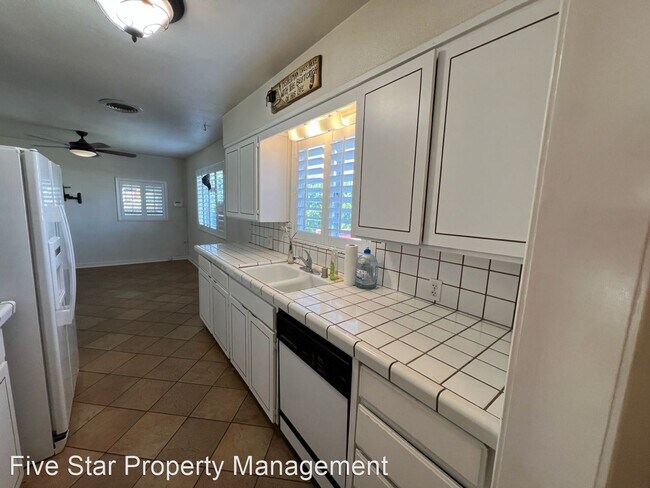 Foto del edificio - 3 br, 2 bath House - 1004 W. Yosemite Ave