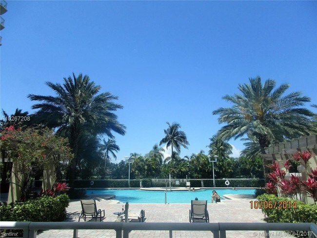 Foto del edificio - 1755 E Hallandale Beach Blvd
