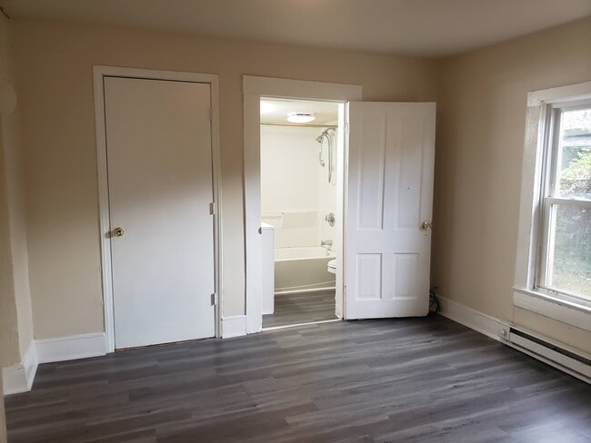 Building Photo - 43 Doe St