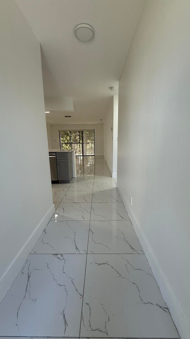 Foto del edificio - 4805 Arjaro Dr