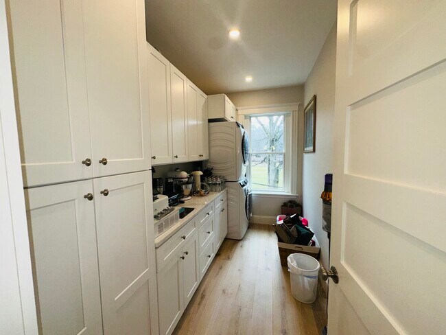 Building Photo - 1797 Beacon St