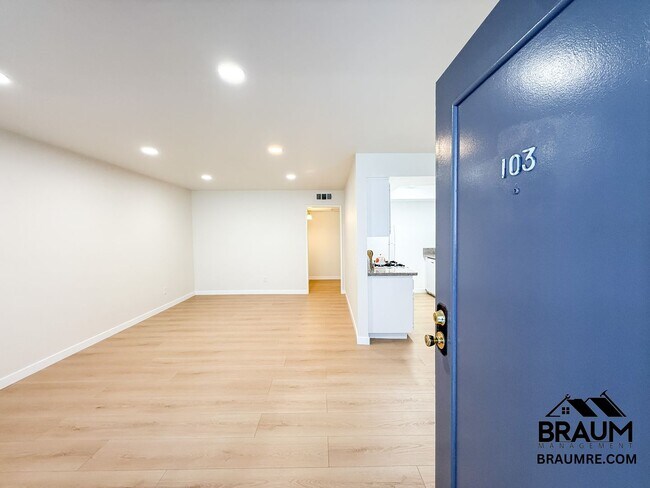Building Photo - 15000 Burbank Blvd