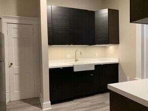 Building Photo - 259 W 4th Ave
