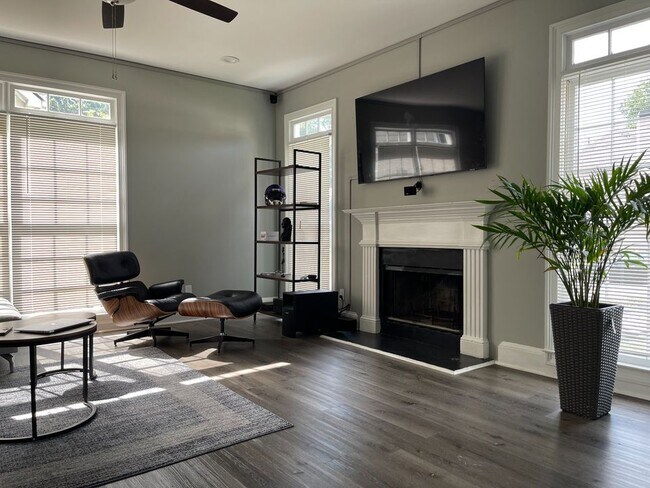 Foto del edificio - 1054 Brandon Ln