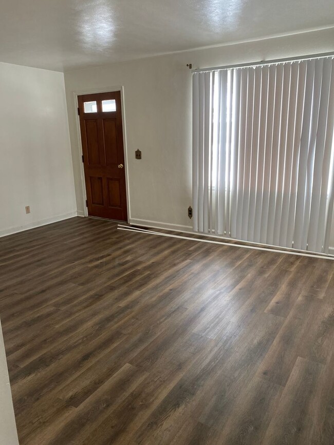Foto del edificio - 1804 Cranston Rd
