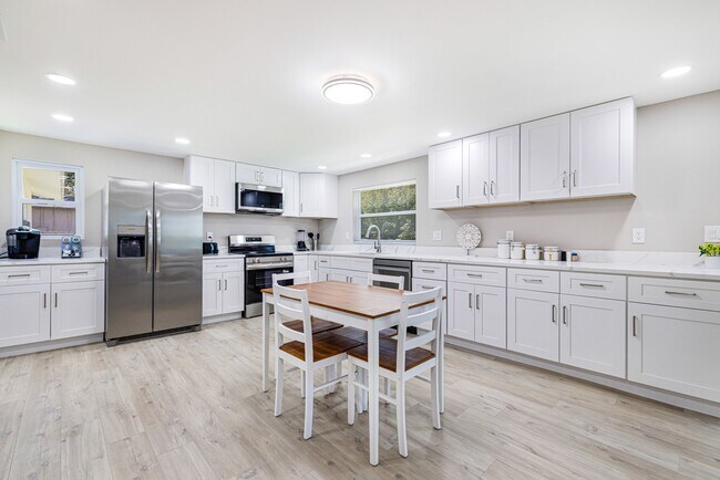 Foto del edificio - 1840 Bluebird Ln